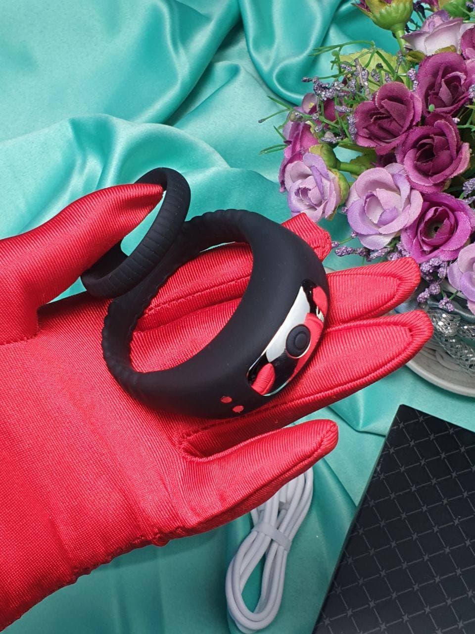 Vibrating cock ring